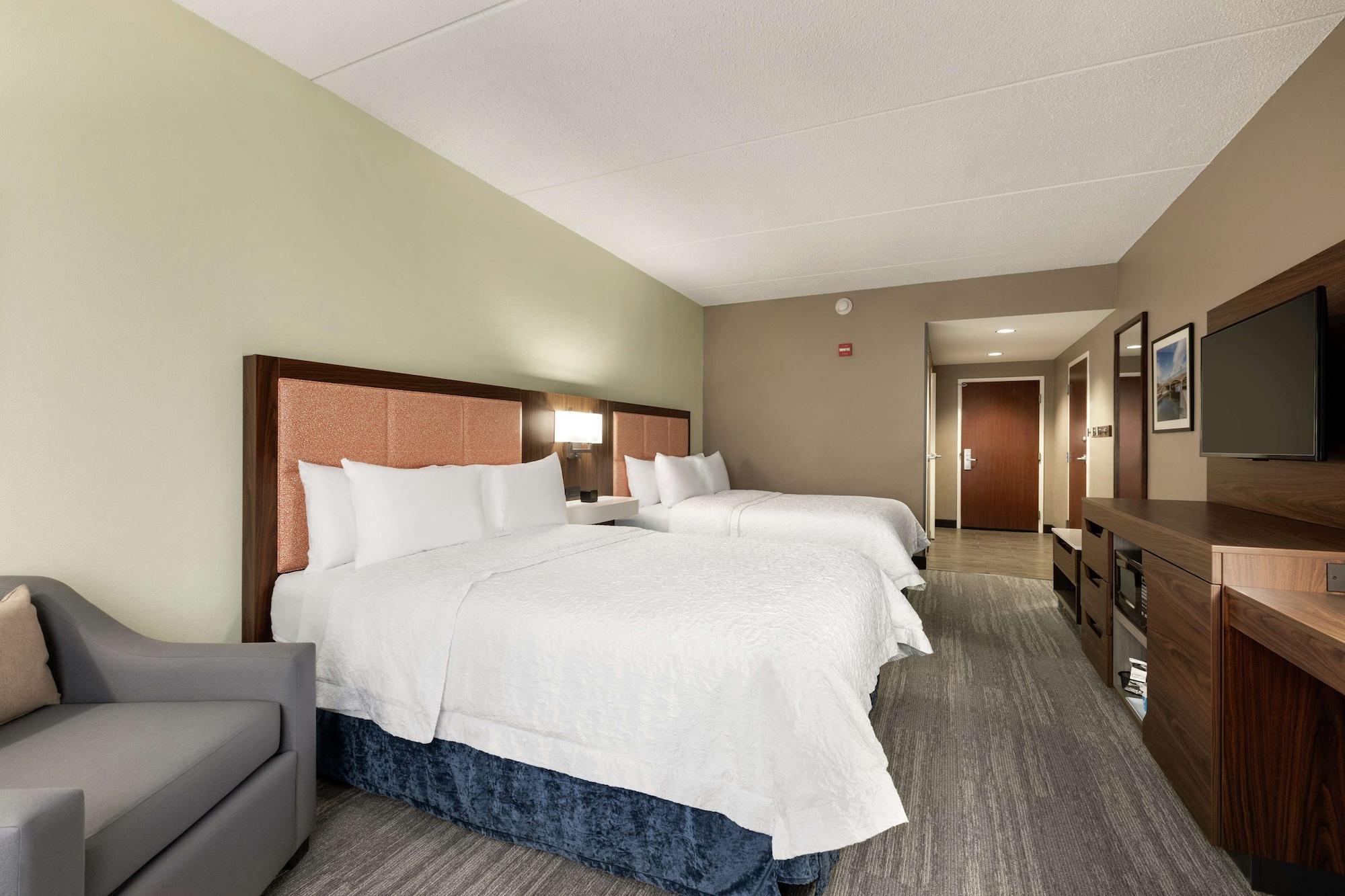Hampton Inn & Suites Frederick/Fort Detrick Exterior photo